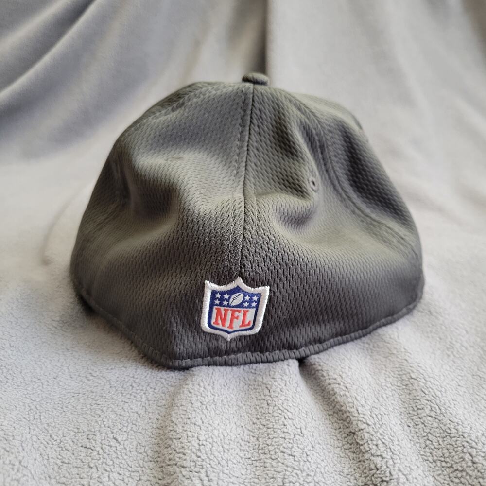 TAMPA BAY BUCCANEERS Hat Cap Fitted Gun Metal Gray Embroidered Logo Red NFL - Picture 3 of 8
